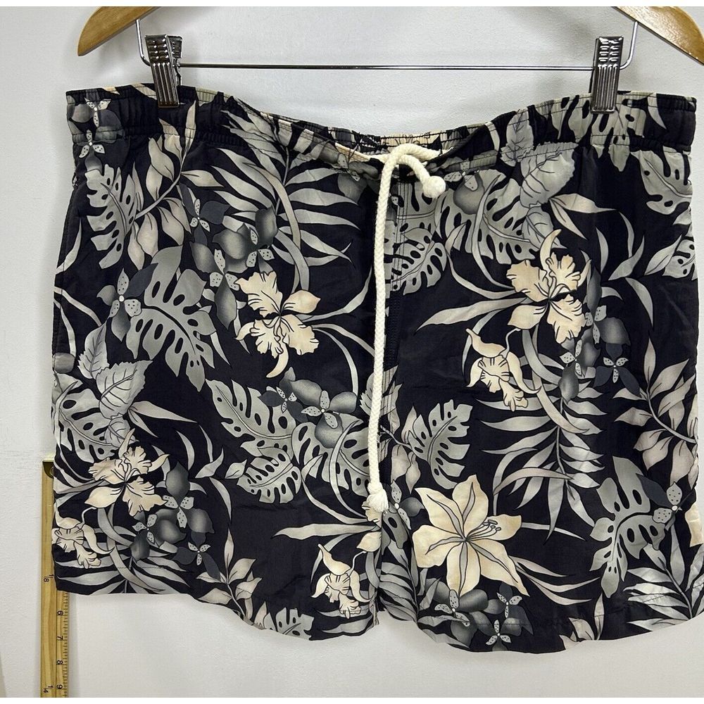 Tommy Bahama Relax Swim Trunks Black & White Hawaiian‎ Print M